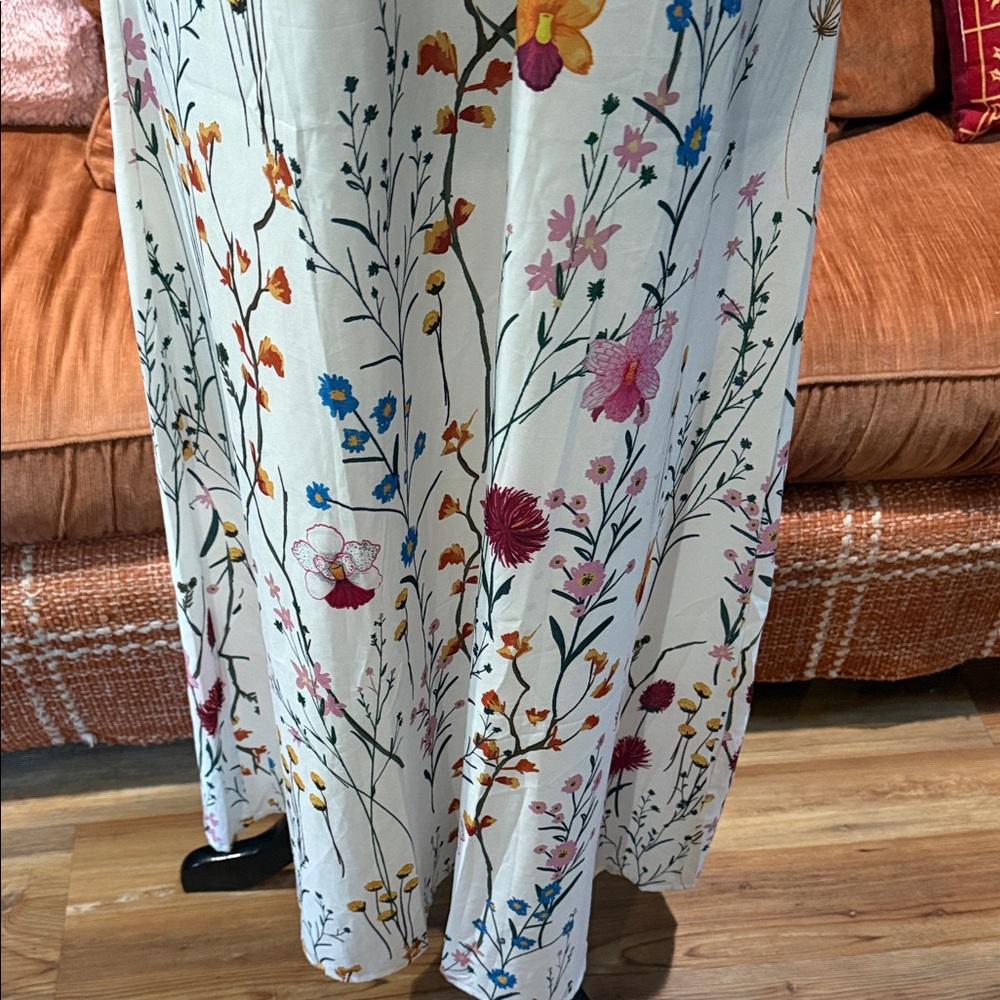 Floral White Maxi Dress - Picture 4 of 9